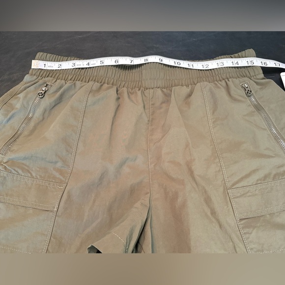Layer 8 QWick-Dry Night Walk Cargo Active Shorts size M NWT - Picture 6 of 8